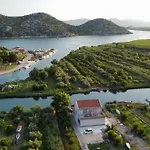 Mostina Near River Apartment