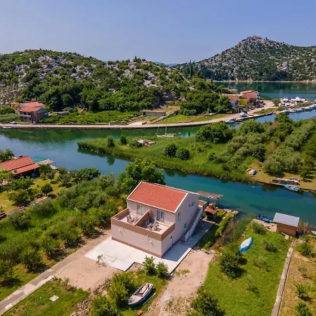 Mostina Near River דירה פלוצ'ה
