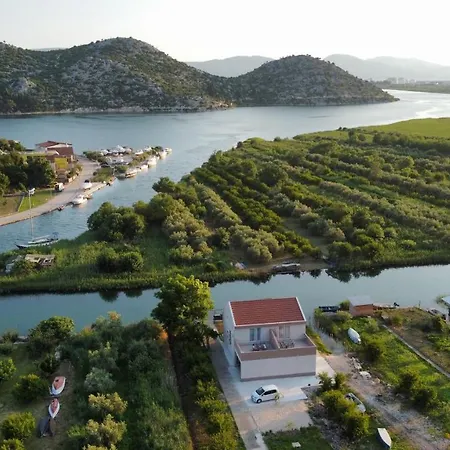 Mostina Near River Appartement