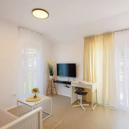 Mostina Near River Appartement *