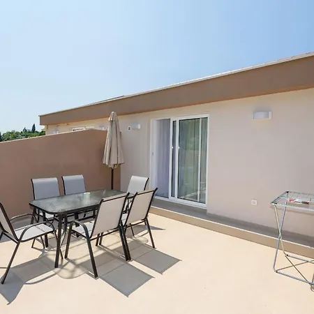 Apartman Mostina Near River *
