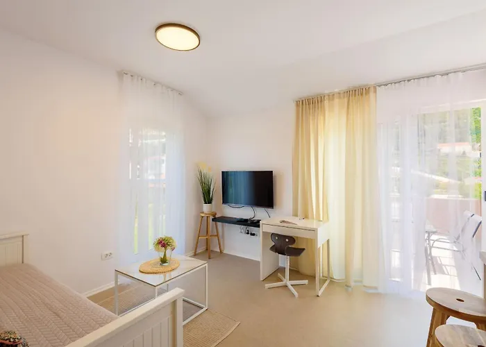 Mostina Near River Apartment *