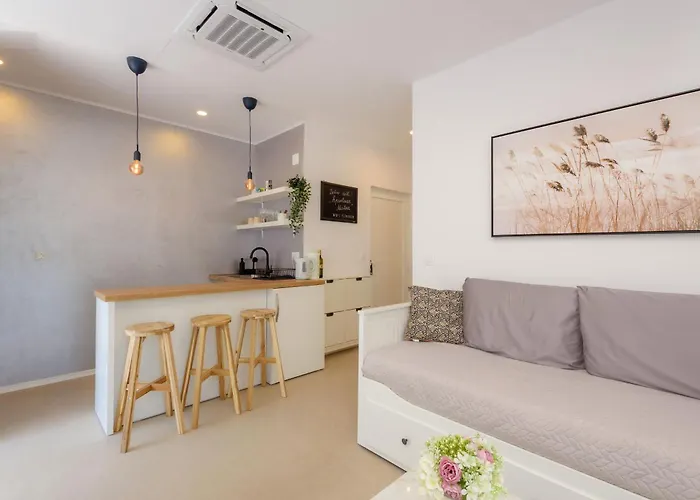 Apartment Mostina Near River *