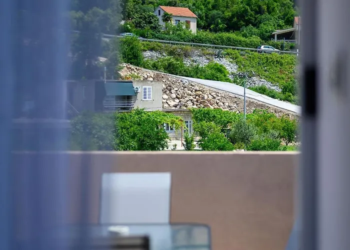 Apartment Mostina Near River